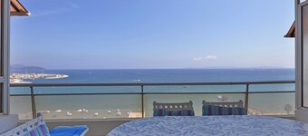 The most beautiful view over the Le Lavandou Bay! For 4 to 6 people