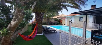 Villa med oppvarmet basseng med aircondition 10 minutter fra strendene