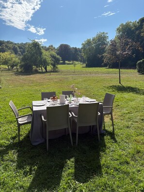 Outdoor dining