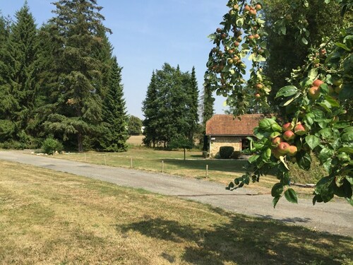 Source cottage, this is the little house in the meadow!