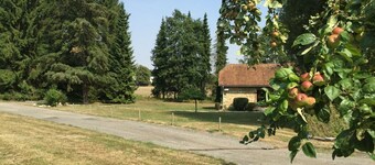 Source cottage, this is the little house in the meadow!