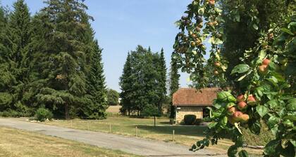 Source cottage, this is the little house in the meadow!