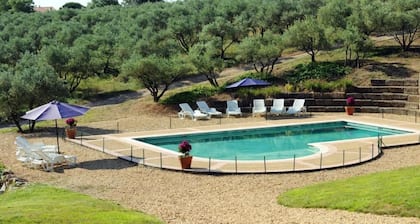 Petite maison, piscine partagée, proche Béziers et Canal du Midi, calme garanti