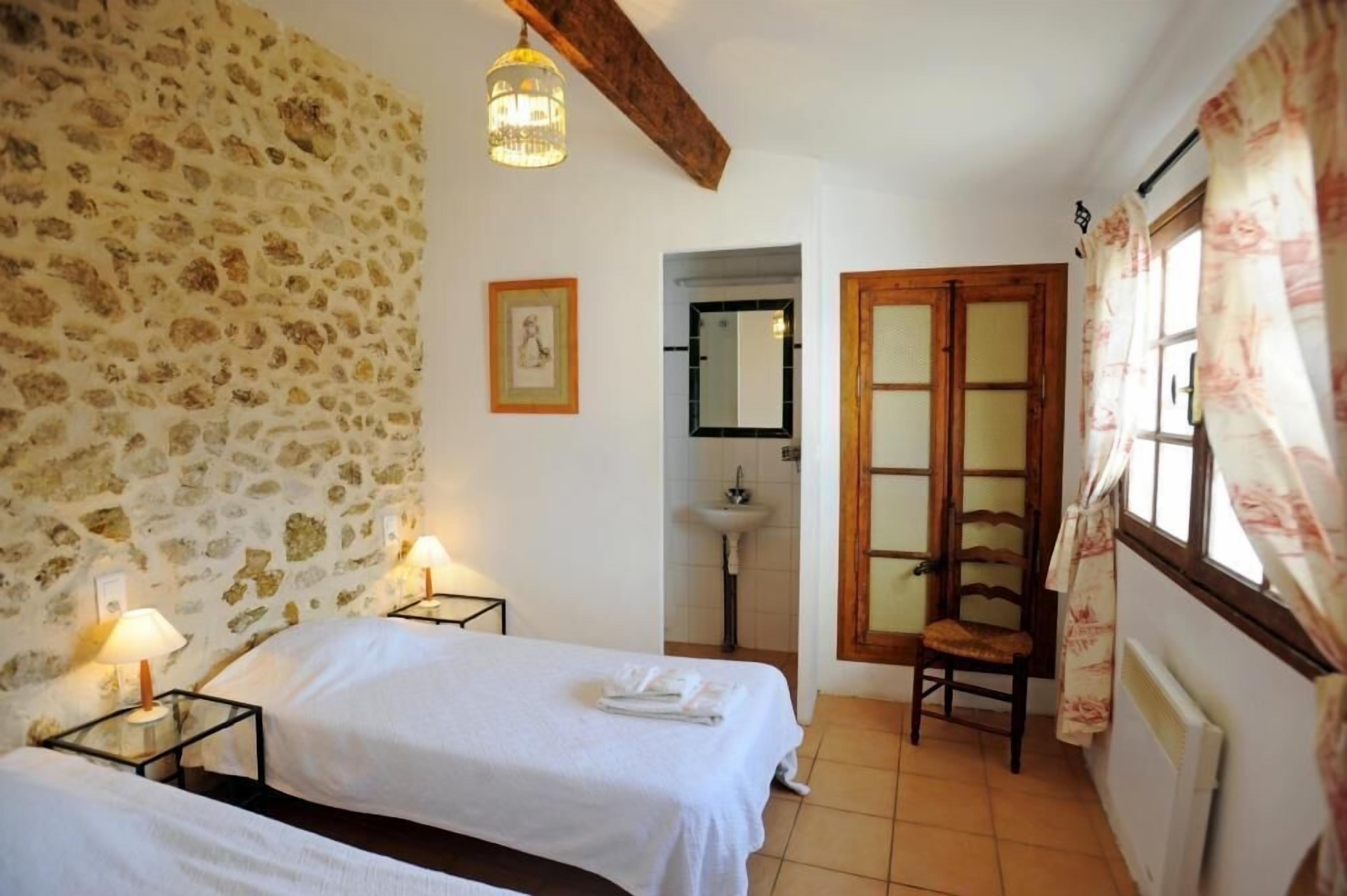 3 chambres, fer et planche à repasser, lit parapluie, Wi-Fi