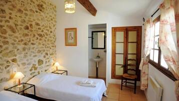 3 bedrooms, iron/ironing board, travel cot, WiFi