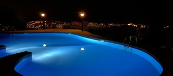 1km from the beach, magnificent sea view, swimming pool, parking and WIFI