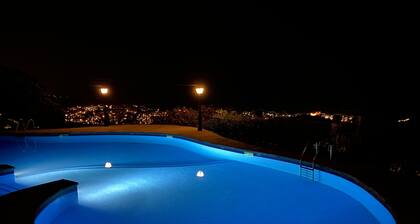 1km from the beach, beautiful sea view, swimming pool, parking and WIFI