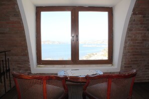 Villa, 4 chambres, non-fumeurs | Coin séjour | Télévision LCD