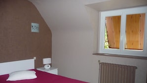 2 soverom, strykejern/-brett, reiseseng for barn og wi-fi