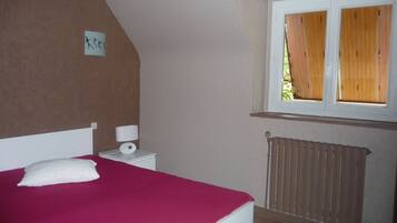 2 bedrooms, iron/ironing board, travel cot, WiFi