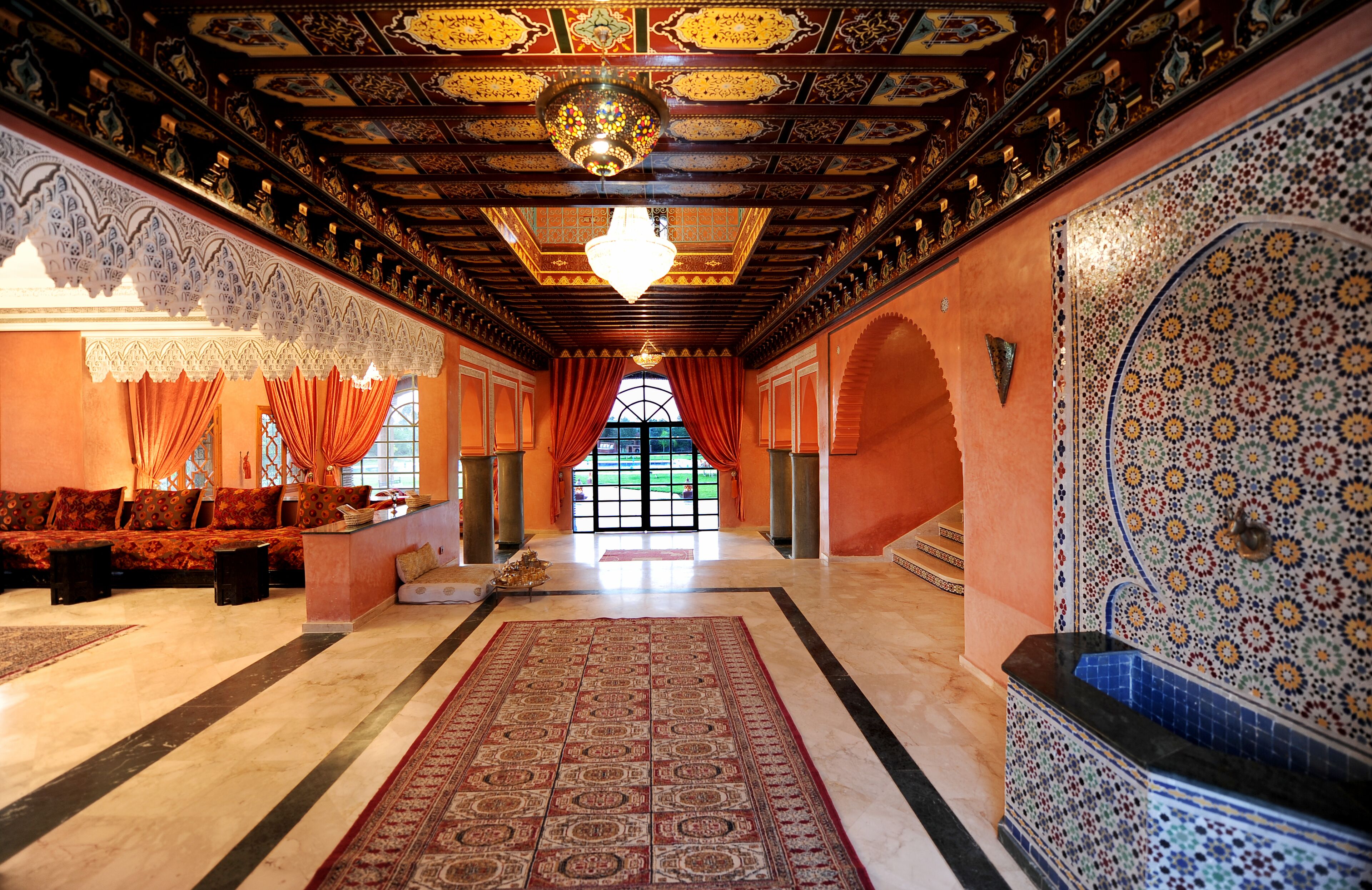 المنشأة من الداخل