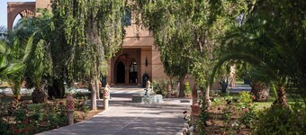 Family villa Dar MOUDAR Marrakech - XXL pool & garden - services