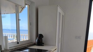 Kaffetrakter/tekoker, kjøleskap, mikrobølgeovn og ovn