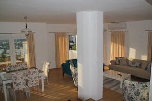 Villa | Vardagsrum | LCD-tv