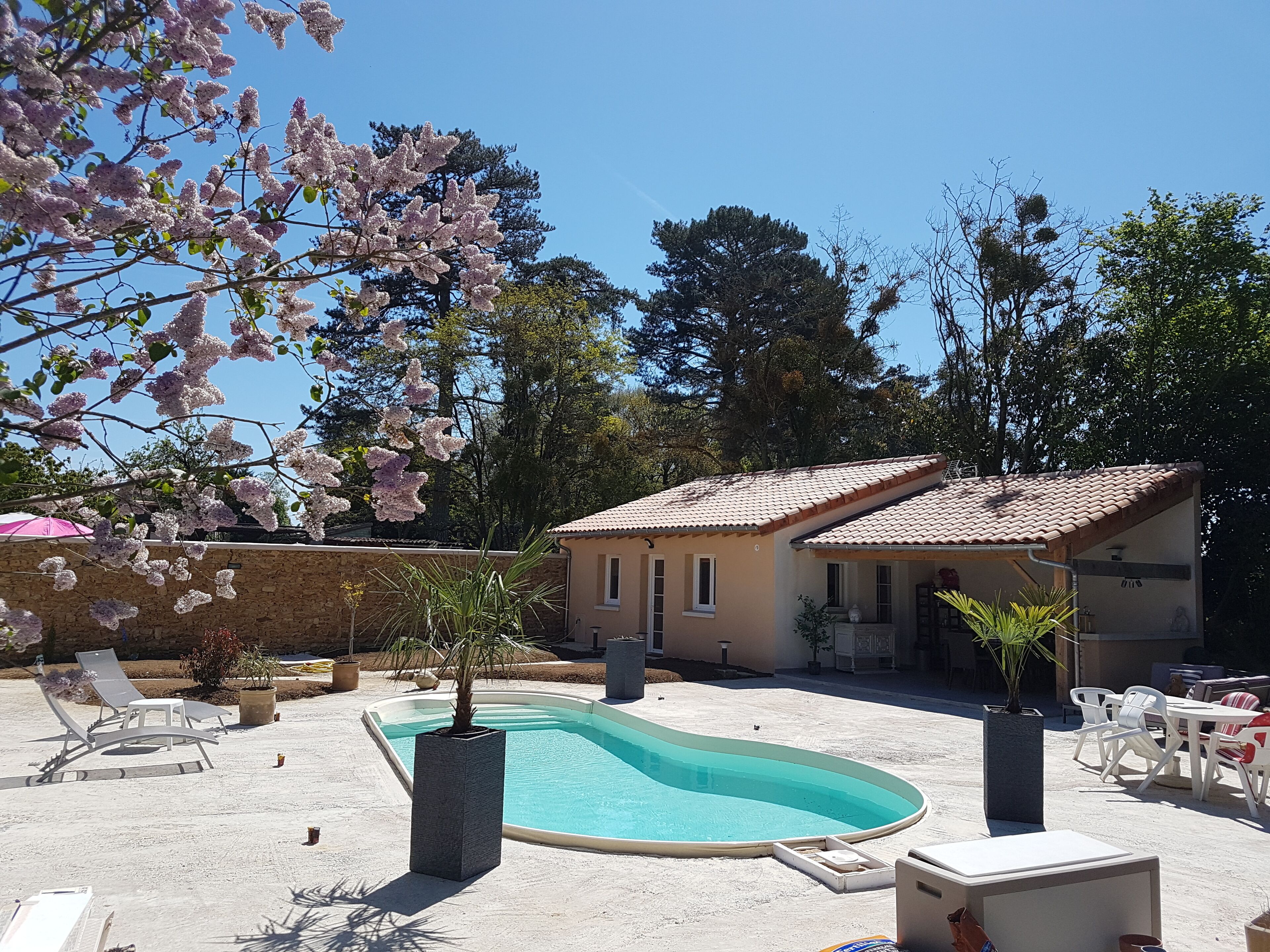 حمّام سباحة مُدفَّأ