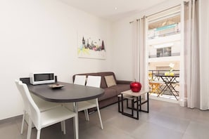 Dining - Palais Miramar: 1 bed side sea view (Cannes)