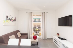 TV, offices - Palais Miramar: 1 bed side sea view (Cannes)