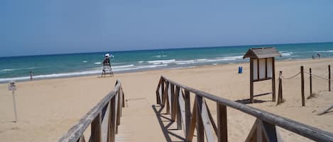 Una spiaggia nelle vicinanze