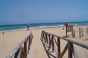 Beach nearby - House 6 pers, 700m from the beach in residential with swimming pool (guardamar del segura)