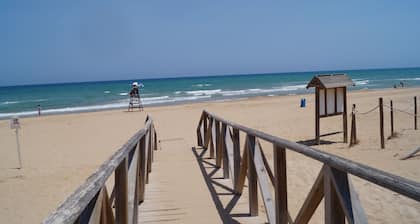House 6 pers, 700m from the beach in residential with swimming pool