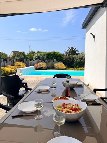 Grande maison spacieuse, contemporaine au bord de l'atlantique avec piscine