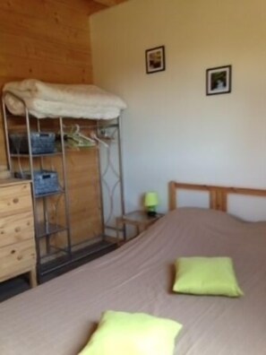 3 Schlafzimmer, Bügeleisen/Bügelbrett