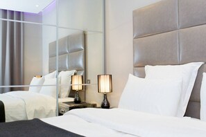 1 bedroom, iron/ironing board, travel cot, WiFi - 1 bedroom in front of the Palais! (Cannes)