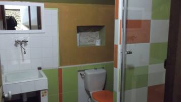 Ensemble douche/baignoire, sĂšche-cheveux