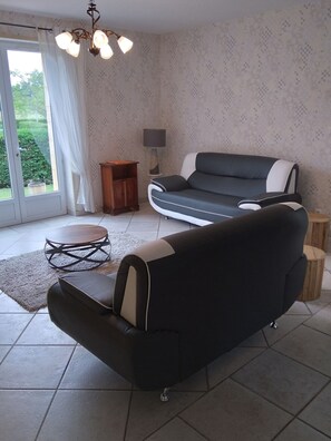 TV, fireplace, DVD player, table tennis