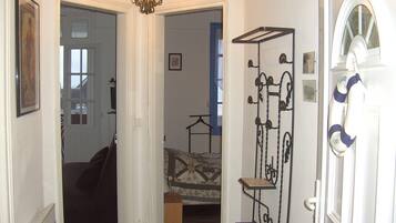 2 chambres, fer et planche Ă repasser