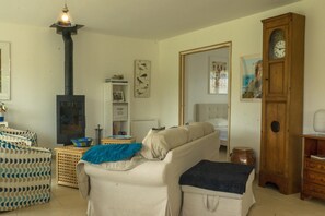 TV, books - Large and quiet house, 700 m from Morgat beach,  (Crozon)