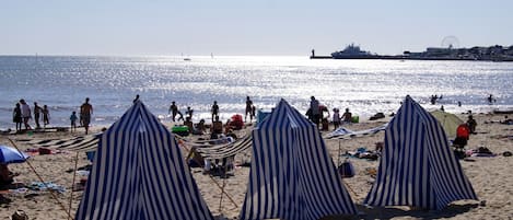 Una spiaggia nelle vicinanze