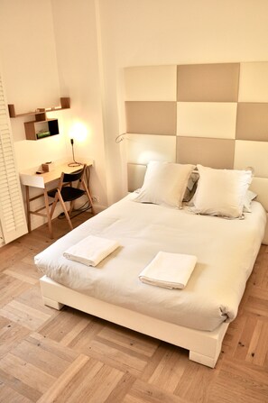 2 bedrooms, iron/ironing board, travel crib, free WiFi