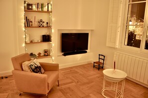 TV, books, stereo, offices