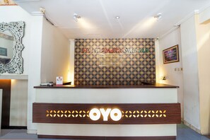 Reception - OYO 231 Hotel Andita Syariah (Surabaya)