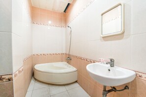 Deluxe Suite, Non Smoking | Bathroom | Towels - OYO 231 Hotel Andita Syariah (Surabaya)