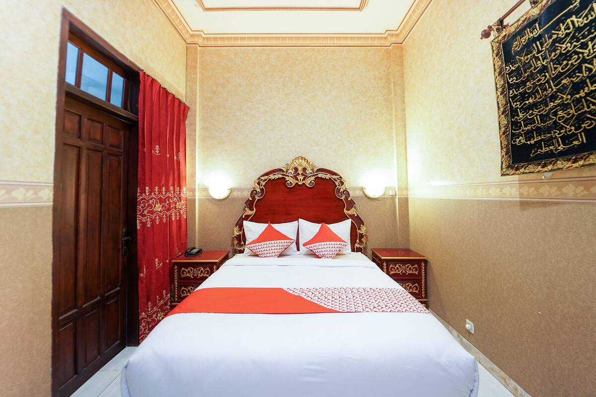 Deluxe Suite, Non Smoking | Desk, free WiFi, bed sheets