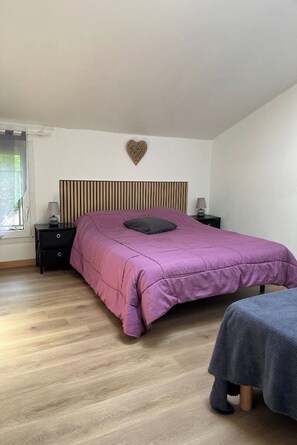 3 bedrooms, WiFi (free), bed sheets