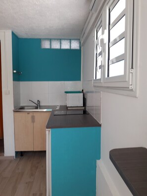 Fridge, microwave, stovetop, coffee/tea maker