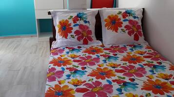 Iron/ironing board, free WiFi, bed sheets