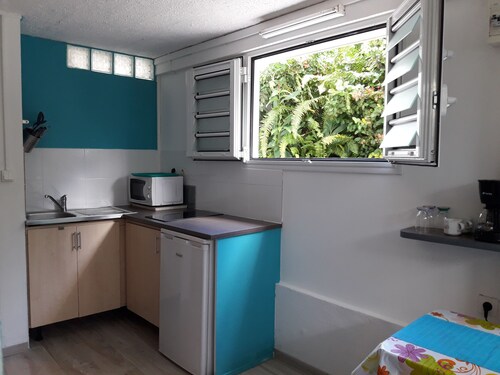 A SHOELCHER, STUDIO IN QUARTER RESIDENTIAL QUIET 