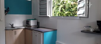 A SHOELCHER, STUDIO IN QUARTER RESIDENTIAL QUIET