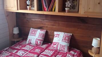 2 bedrooms, iron/ironing board
