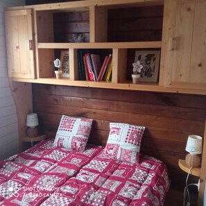 2 chambres, fer et planche à repasser