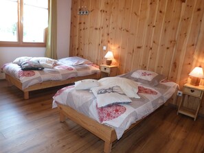 4 chambres, fer et planche à repasser, lit parapluie, Wi-Fi gratuit