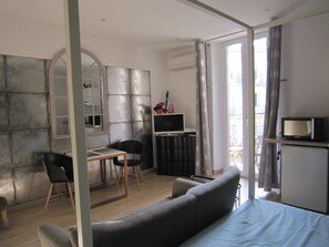 1 chambre, fer et planche à repasser, Wi-Fi, draps fournis