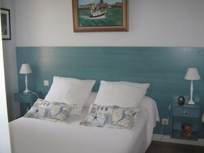 2 chambres, fer et planche à repasser, lit parapluie, Wi-Fi gratuit