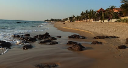 Huvila, jossa oma uima-allas - La Somone - aleneva hinta