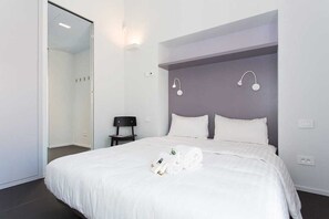 2 bedrooms, iron/ironing board, travel cot, WiFi - Top floor2 beds w/sea wiew (Cannes)