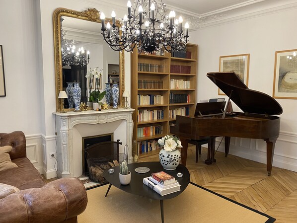Interior - 5-room apartment jardin du Luxembourg grand piano (Paris)